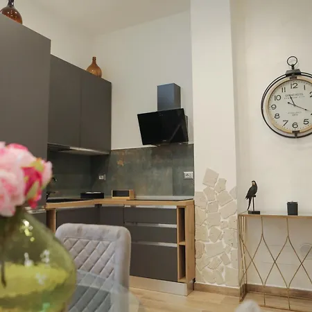 公寓 Luxury Regina 14 *